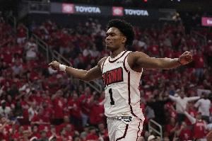 苏利文：阿门就像国际象棋的皇后 他打哪个位置都能影响比赛