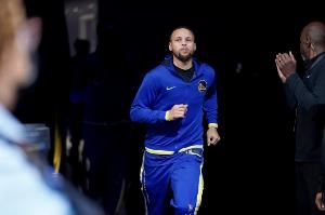 库里：以前中场会玩手机 那时有种莫名自信 若落后还会放狠话