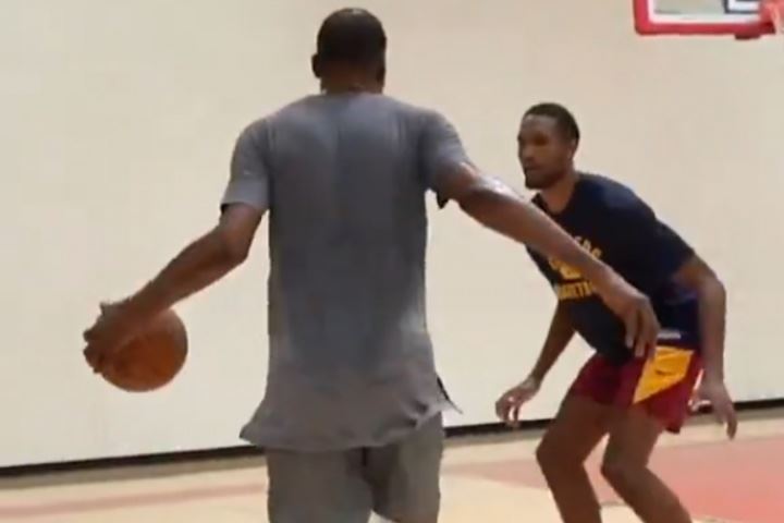 蜘蛛人对飚 谁占上风？杜兰特与莫布里训练营对位合集！