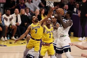 美记：湖人本有机会交易文森特&范德彪 但最终球队拒绝了这个提议