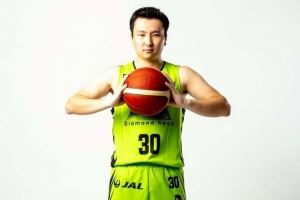 两场三分合计19中2！富永启生曾说本赛季三分球命中率争取到50％