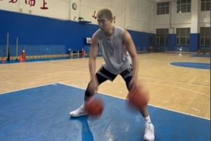 郭艾伦晒运球视频：有人跟我赌一顿饭说一个礼拜能练成这套动作