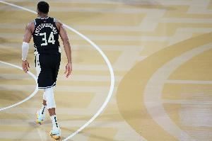 文胖：你可以从字母哥的言行中看出 这大概是他最后一个雄鹿赛季